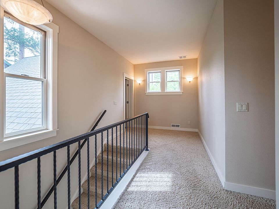 1st image of 1038 Creekview Dr