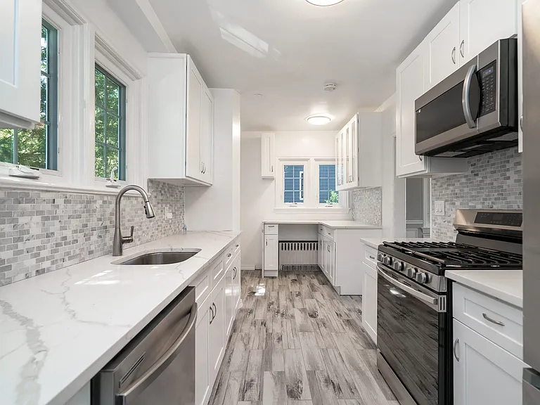 79 Edgewood Ave — Photo 6