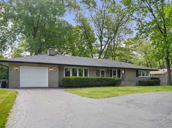 2935 Witchwood Ln, Waukegan, IL 60087