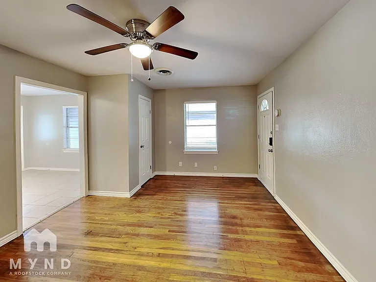 609 John Arden Dr — Photo 2