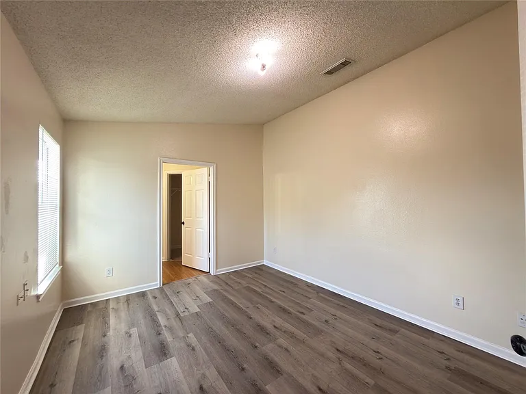 15743 Ridgegate Rd — Photo 13