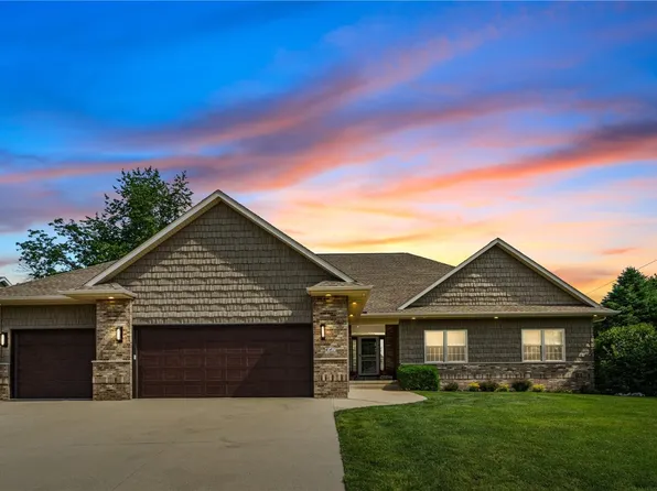 447 Wanatee Creek Cir, Marion, IA 52302