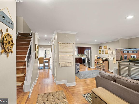 3rd image of 5528 Falmead Rd