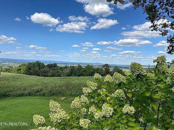 5th image of 960 Cave Rd