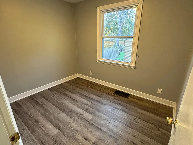 83 Park Ave — Photo 13
