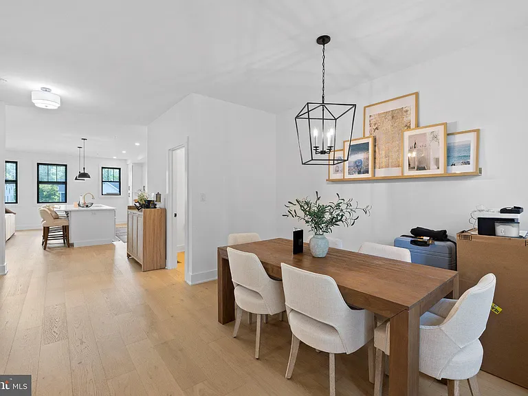 985 Henry Ave — Photo 13