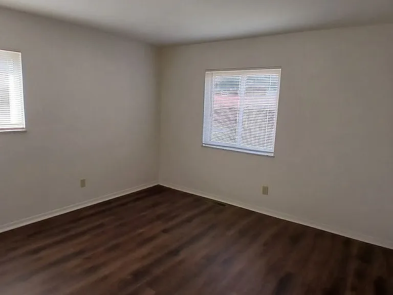 Yorktowne Apartments — Photo 16