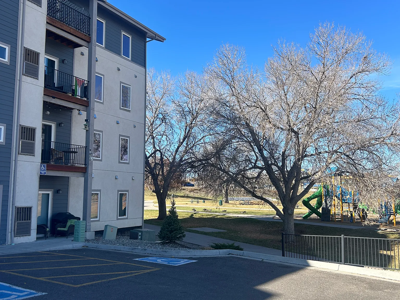 2 bed, 920 sqft, $2,250 — Photo 2