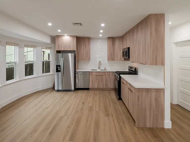 5729 Carlton Way #3/4 — Photo 3