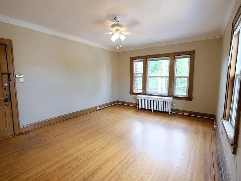 Welcome to Central Lakes of Uptown, where spacious living meets comfort. Enjoy an airy layout with large windows that fill your home with natural light and beautiful hardwood floors. Don't miss your chanceschedule a tour today!