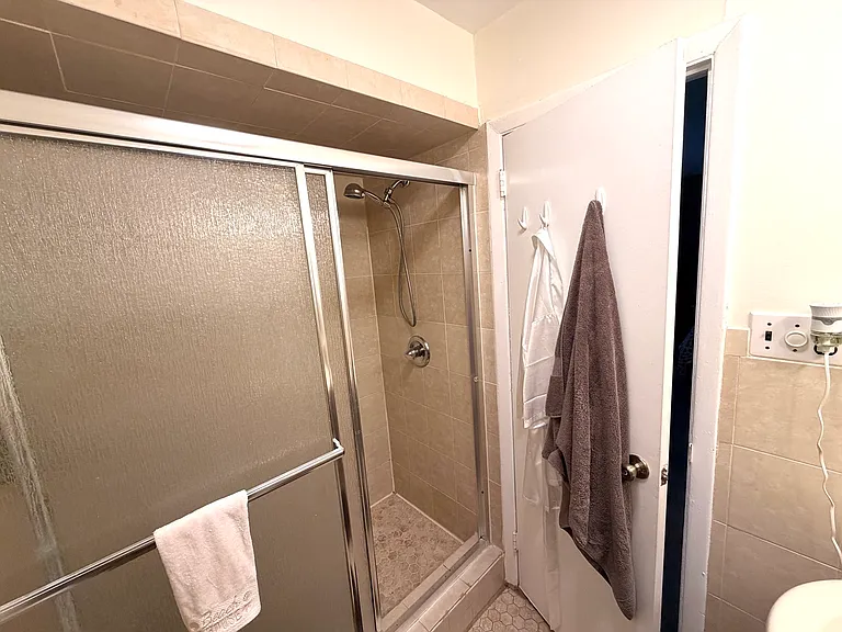 2ND FULL BATHROOM