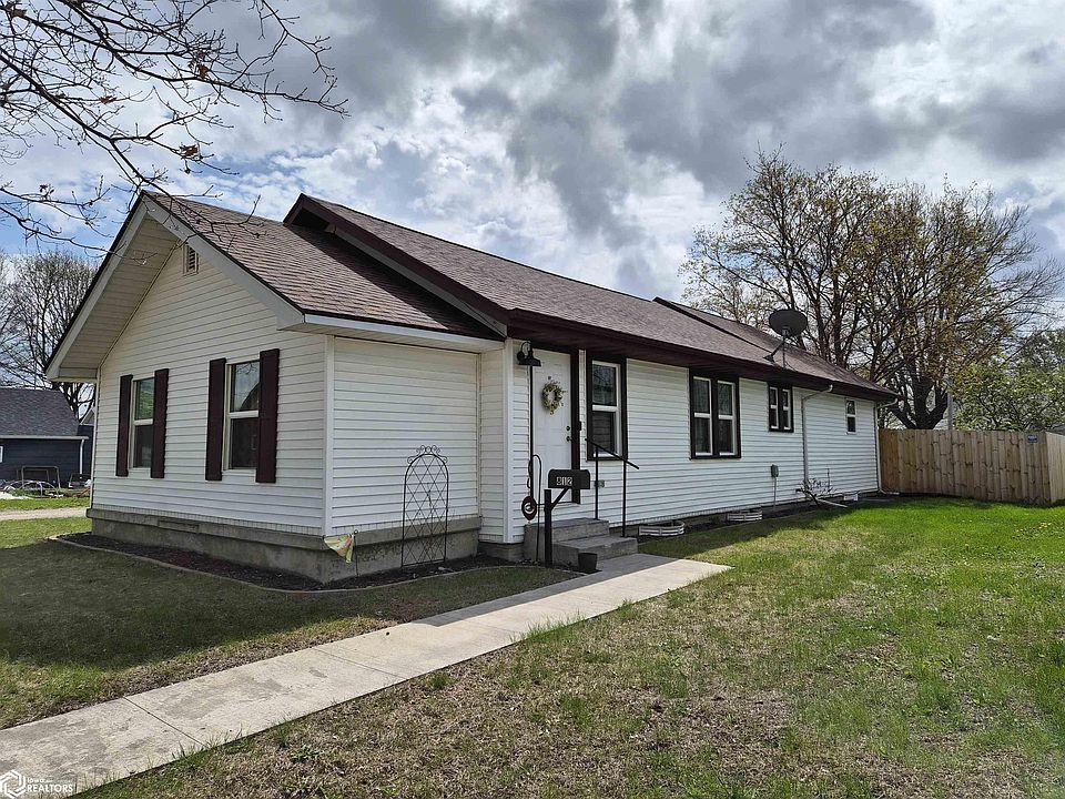 1st image of 812 8th Ave E