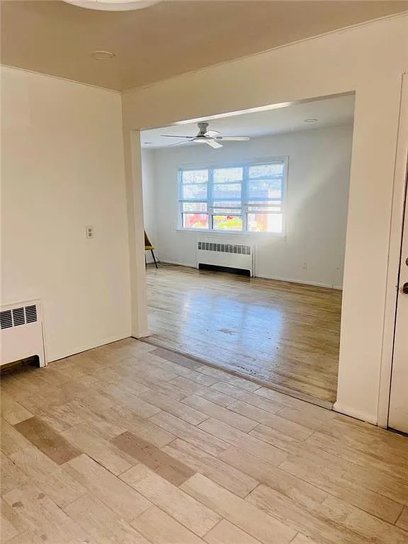 4 bed, 1.0 bath, 2277 sqft, $4,100 — Photo 4