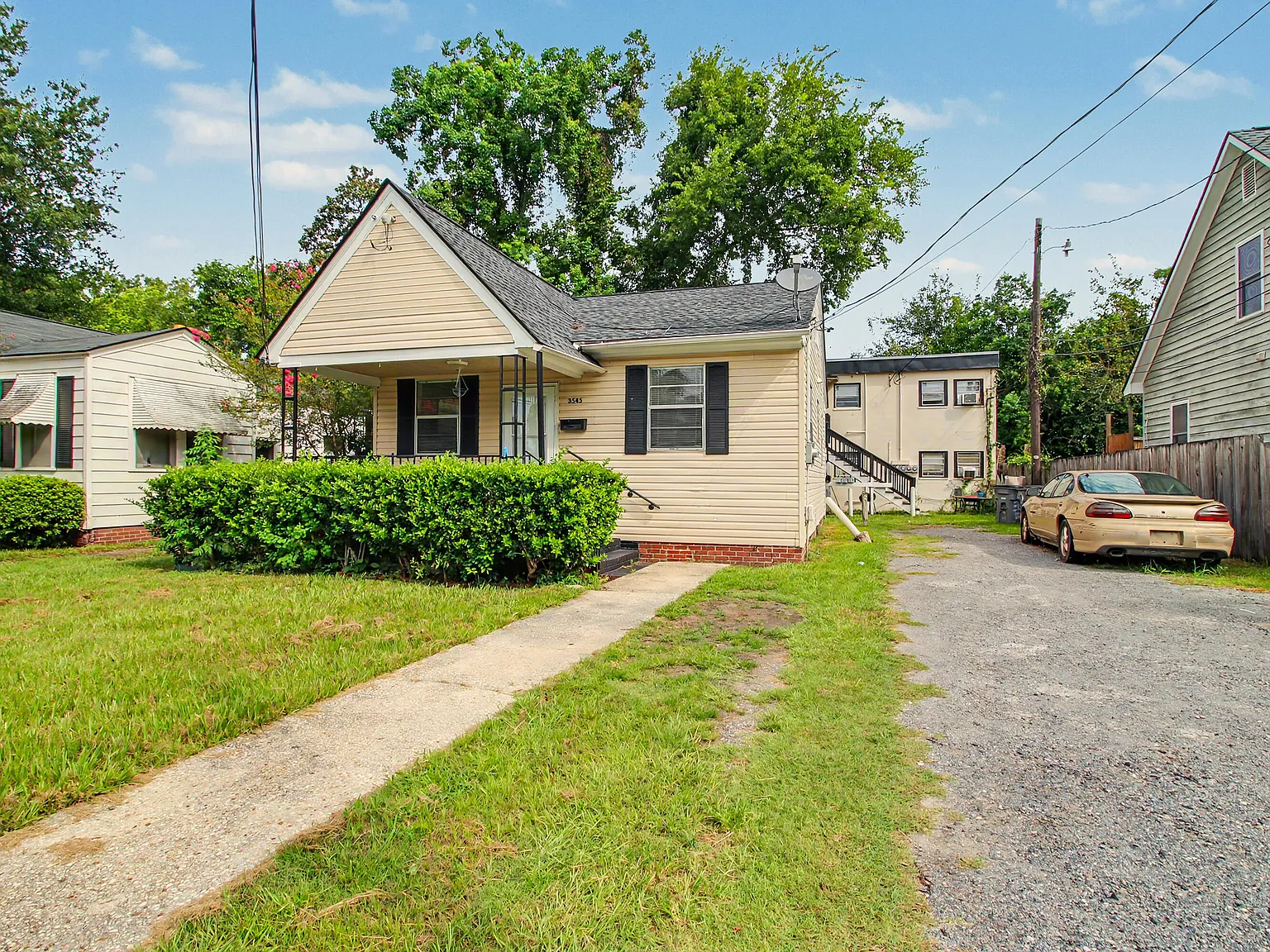 2 bed, 1.0 bath, 840 sqft, $1,400 — Photo 2
