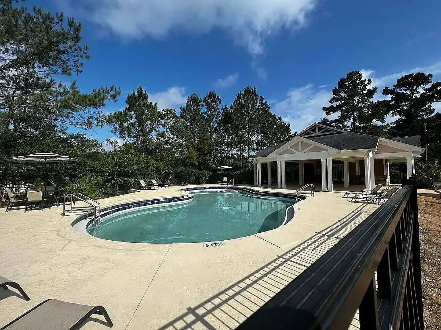 3 bed, 3.0 bath, 1280 sqft, $1,600 — Photo 3