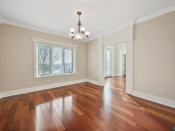 5th image of 204 Timber Oak Rd