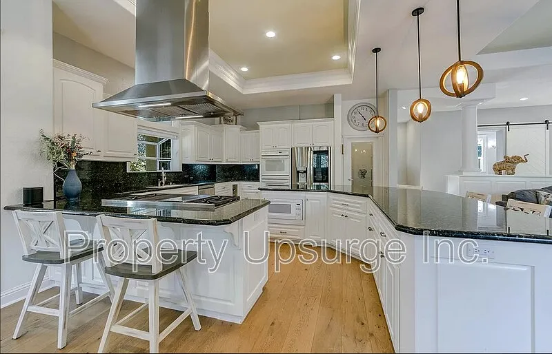4 bed, 3.5 bath, 3497 sqft, $4,995 — Photo 4
