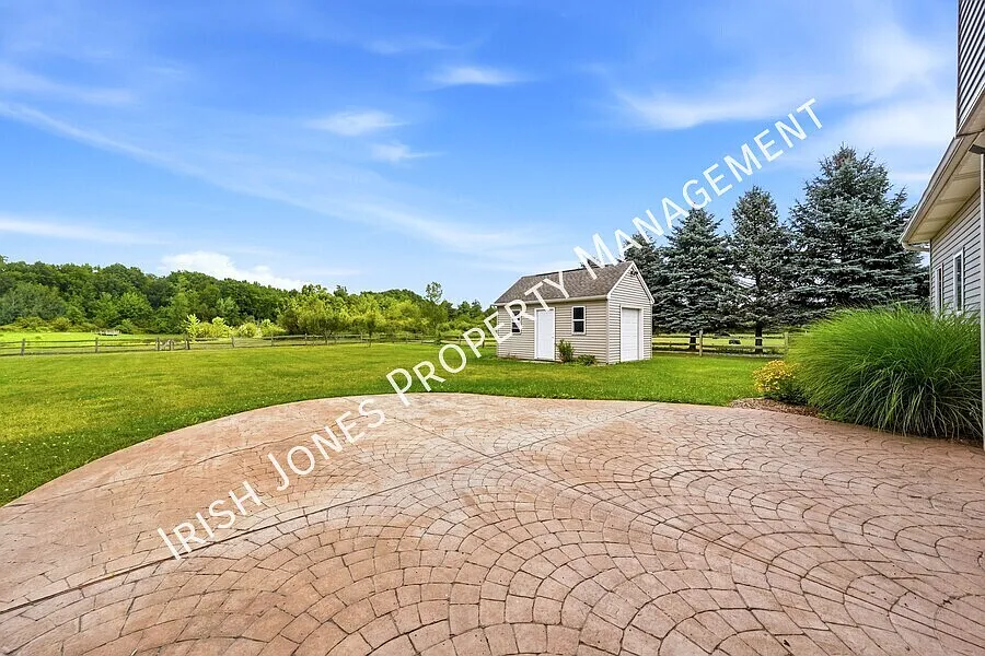 4 bed, 2.5 bath, 2084 sqft, $3,750 — Photo 4