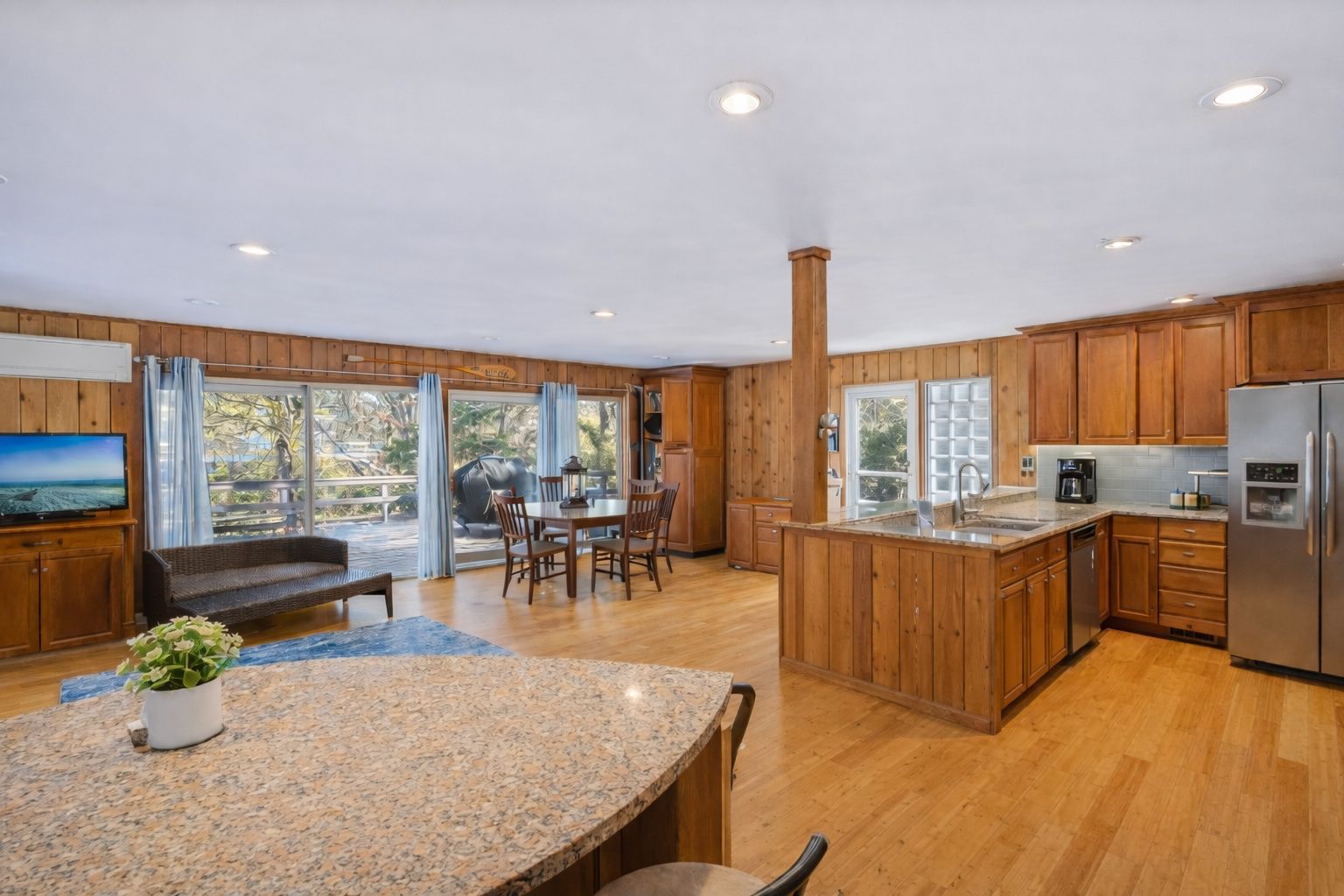  Main Living Area/Kitchen