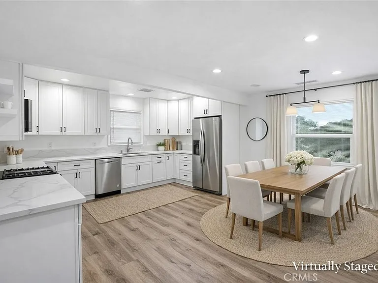 19550 Vanowen St — Photo 4