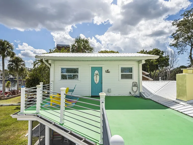 7518 Astor Dr — Photo 1