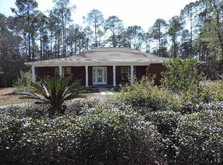 40 Magnolia Dr, Freeport, FL 32439