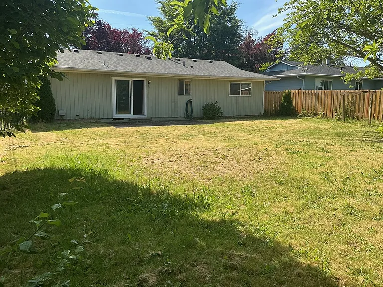 210 NE 165th Ave — Photo 11