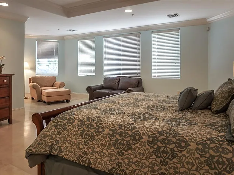 3035 Riomar St — Photo 17