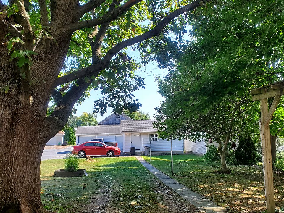 off street parking and 1 car garage