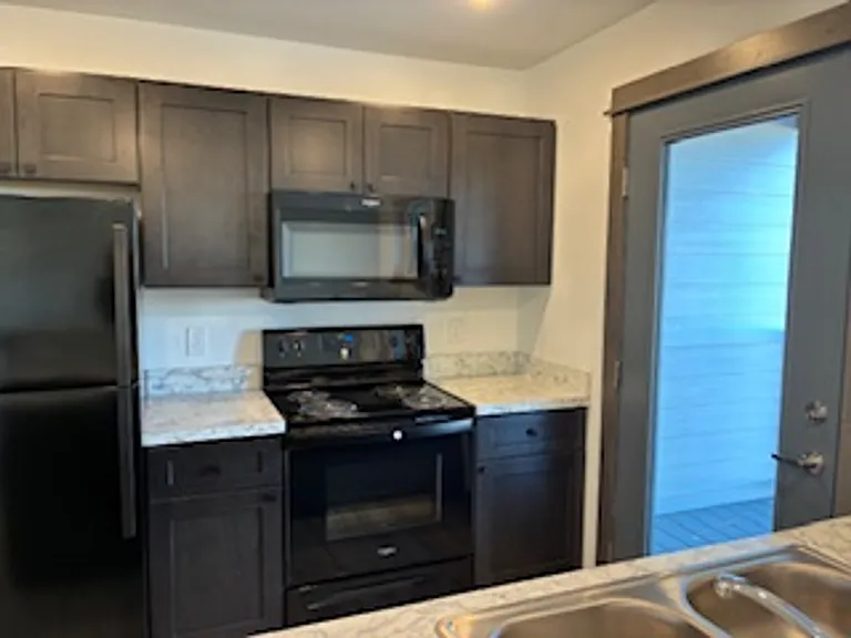 1200 Abigail Ln — Photo 2