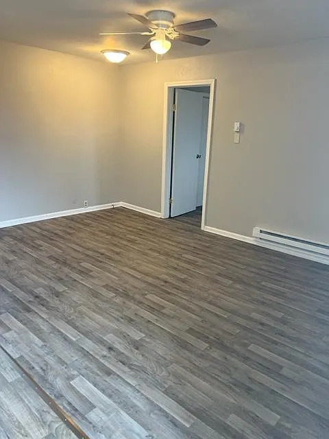 Building Photo - 141 S Van Buren Ave #3