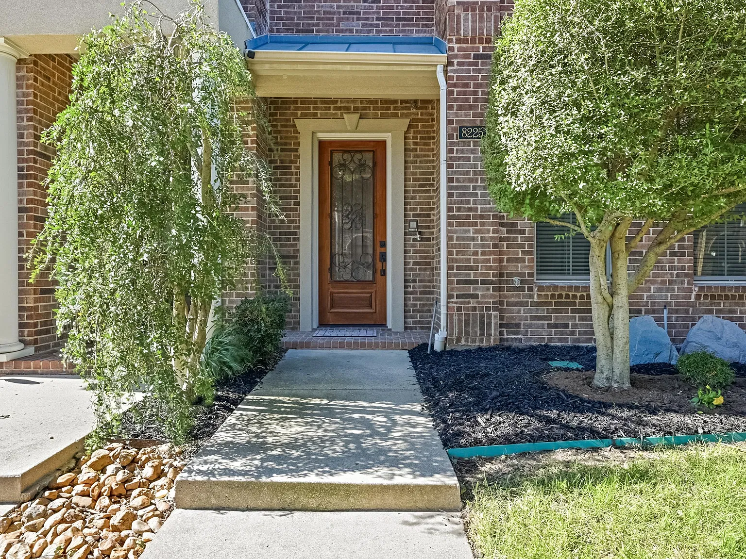 2 bed, 2.5 bath, 1881 sqft, $3,200 — Photo 2