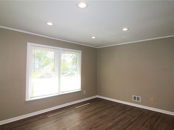 5th image of 1744 N Lakeland Dr