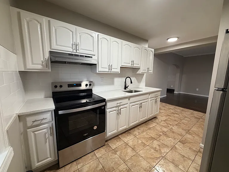 152 S Harrison St #4H — Photo 7
