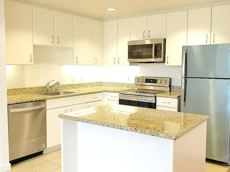 260 King St #673 — Photo 6