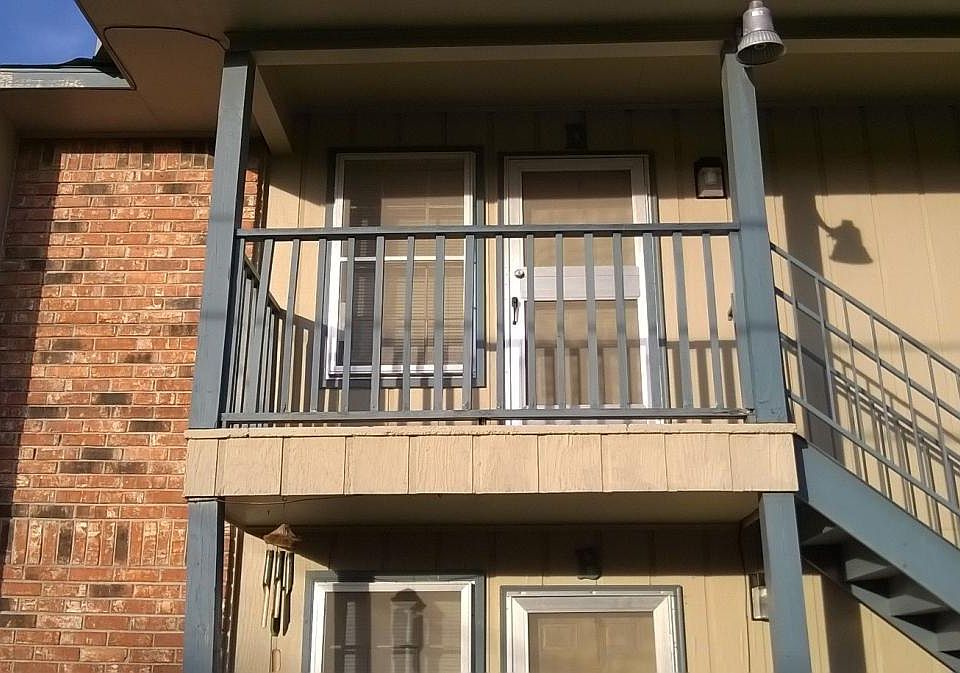 8240 Ned Av. Apt. D exterior