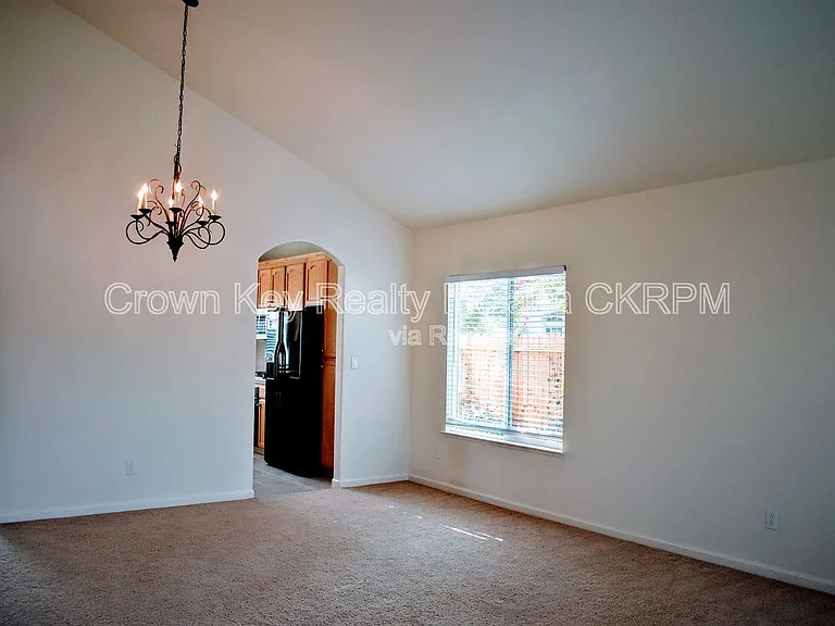 767 Bishop St — Photo 6