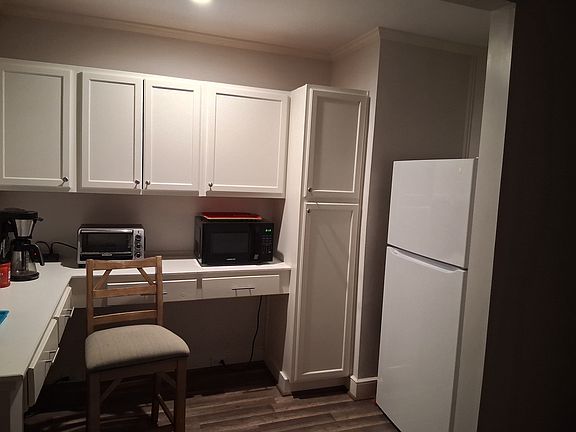 5th image of 3724 Commonwealth Ave