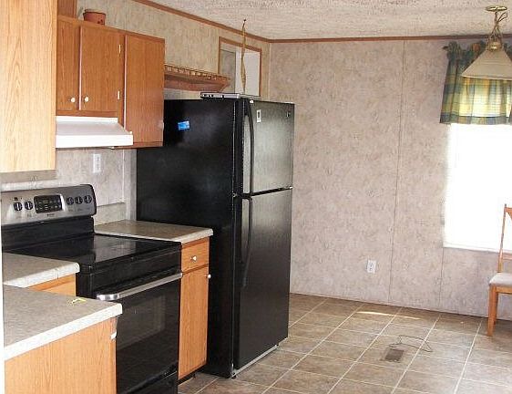 3rd image of 639 Millard Ln