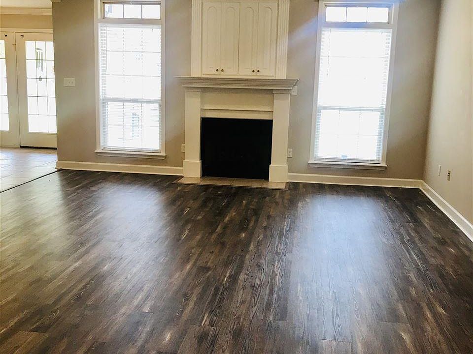 2nd image of 21 Oak Brook Dr