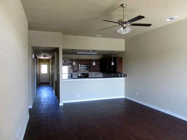 Spacious 3-Bedroom, 3-Bath Duplex with Attached Garage Killeen, TX — Photo 2