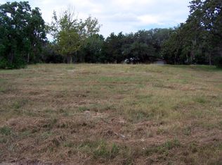 915 Moss Ln, Cuero, TX 77954