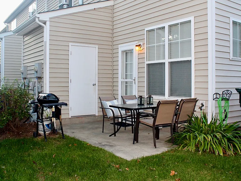 8421 Central Dr — Photo 11