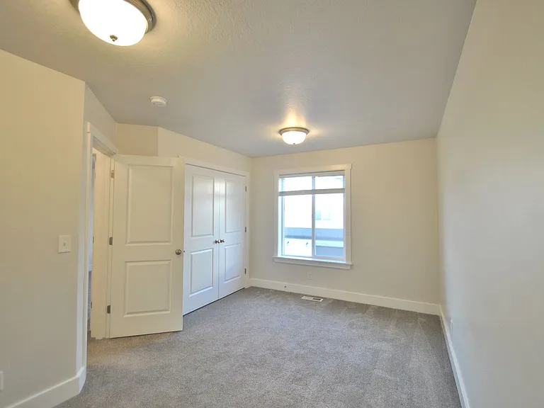 2049 N 380 E — Photo 12