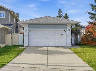 507 E Hidden Vale Pl NW, Calgary, AB T3A 5B7