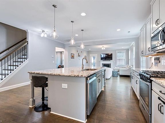 2nd image of 3228 Castlerock Dr