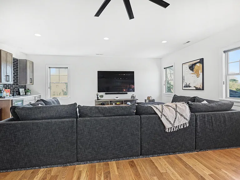 2852 Dorchester Pl — Photo 29
