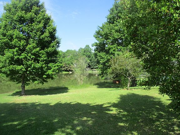 3rd image of 118 Colonial Dr
