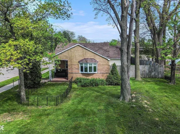 30430 Park St, Roseville, MI 48066