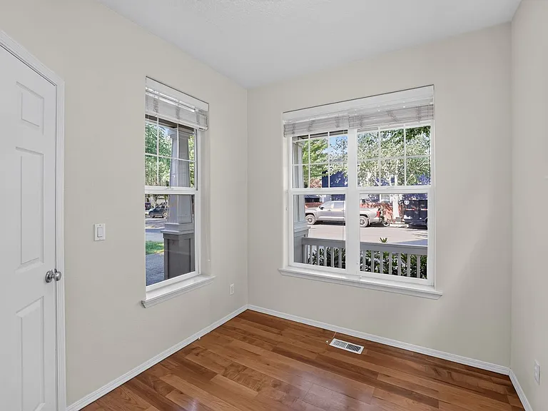 472 NE 60th Ave — Photo 12